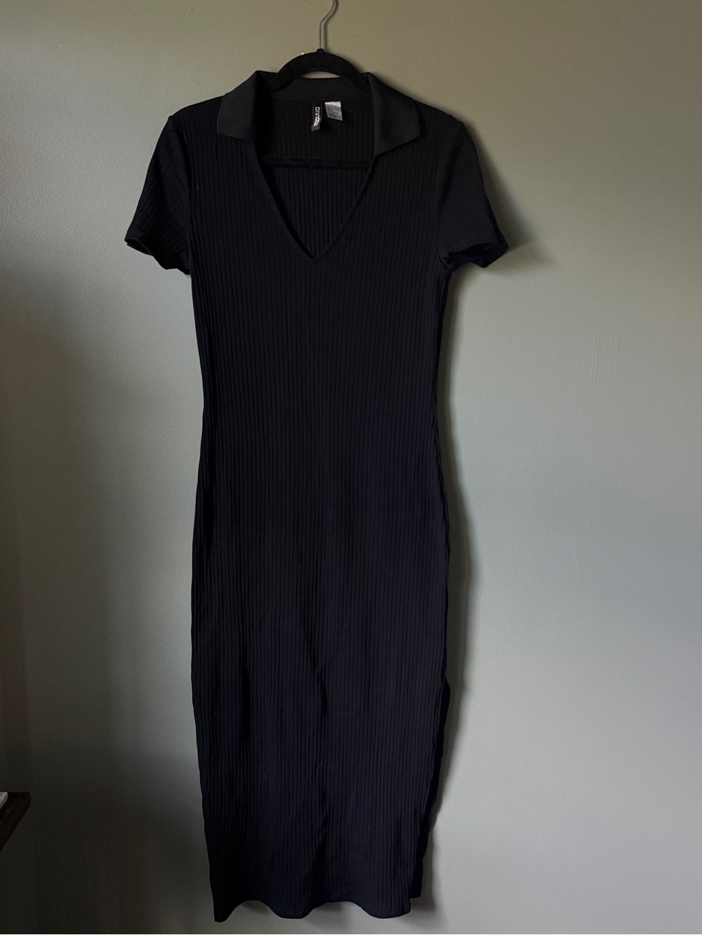 Divided - Ribbed Collared V-Neck Midi Dress - Black - Size L